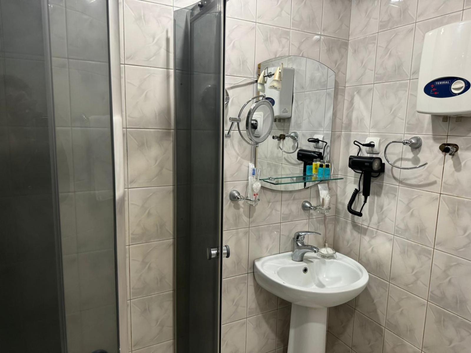Lalaner Hotel Sziszian Szoba fotó